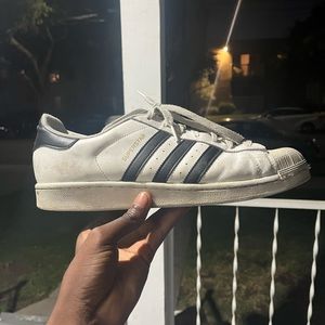 I selling used super stars for 30 dollars because i like money the insole messed